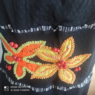 Vestido de verano negro con flores