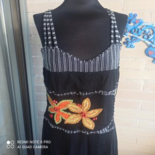 Vestido de verano negro con flores