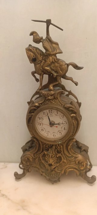 Reloj de mesa vintage con figura de jinete