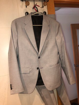 Traje de boda gris usado una vez