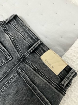 Pantalón campana Stradivarius gris talla 32