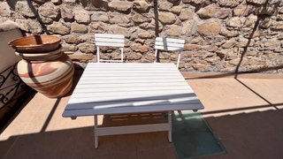 Mesa y 2 sillas plegables de madera