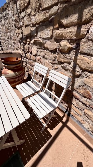 Mesa y 2 sillas plegables de madera