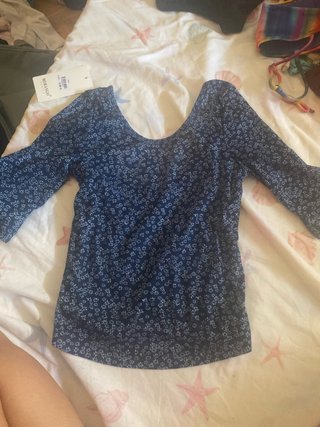 Top floral escote redondo azul