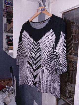 Blusa T&F Negra y Blanca Talla XL