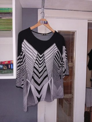 Blusa T&F Negra y Blanca Talla XL