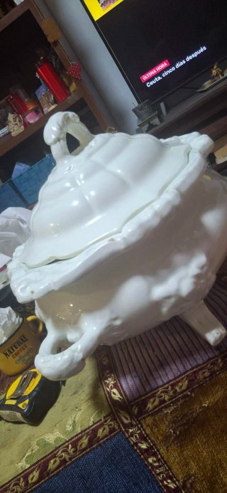 Sopera antigua de porcelana