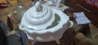 Sopera antigua de porcelana