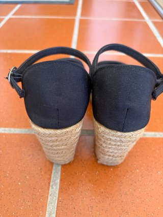 Sandalias cuña Sfera negras talla 38