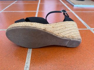 Sandalias cuña Sfera negras talla 38