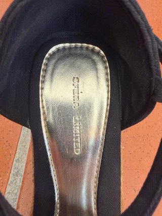 Sandalias cuña Sfera negras talla 38