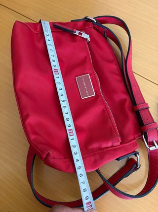 Dos bolsos rojos