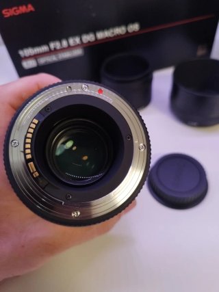 Sigma 105mm F2.8 EX DG Macro OS