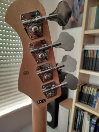 Harley Benton PB-50 FR Vintage Series Bajo