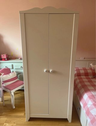 Armario y estantería ideal para habitación de bebé