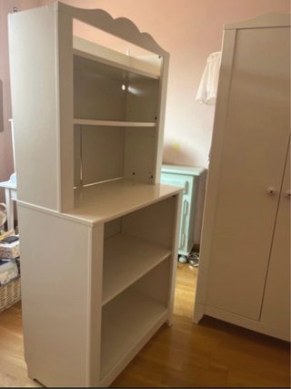 Armario y estantería ideal para habitación de bebé