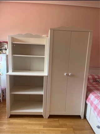 Armario y estantería ideal para habitación de bebé