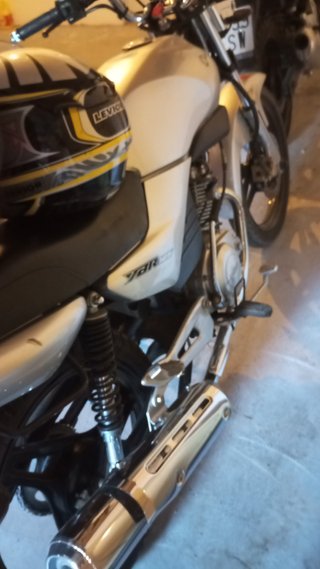 Yamaha Naked Plata/Blanco