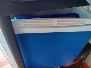 Nevera grande azul y blanca