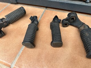 Posapiés Yamaha SR 250