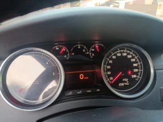 Coche gris azulado