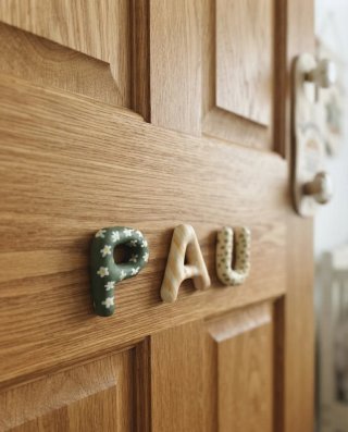 Letras de arcilla hechas a mano