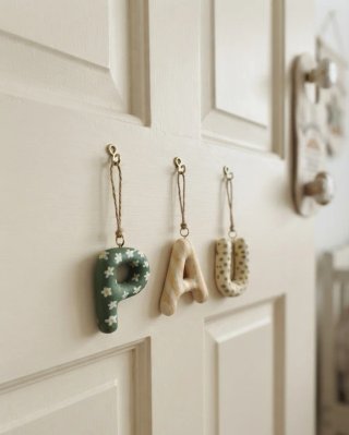 Letras de arcilla hechas a mano