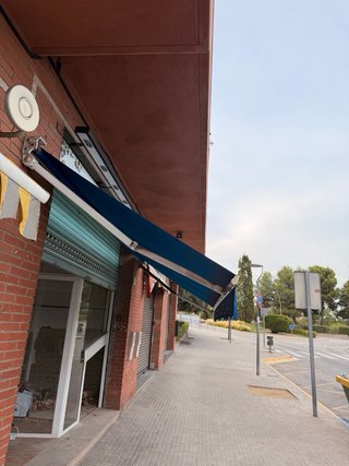 Toldo électrico azul 5,2m de largo 1,7 de apertura