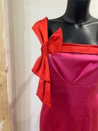 Vestido fiesta fucsia y rojo con lazo