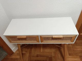 Recibidor de madera y ratán