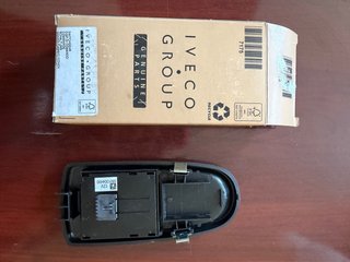 Interruptor elevalunas IVECO original.