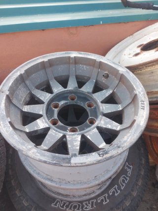 Llantas desplazadas NISSAN
