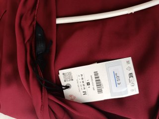 Vestido midi Zara satinado rojo