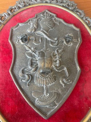 Scudo stemma medievale ornamentale vintage anni 50