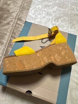 Sandalias de cuña Toms amarillas