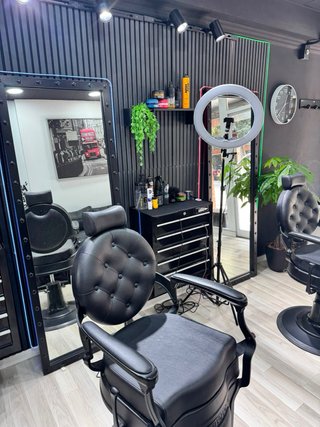 Traspaso de Barberia en el Centro de Barcelona