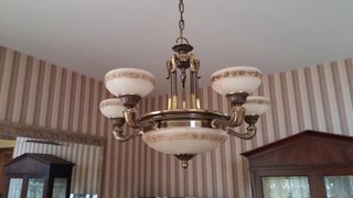 Lámpara de comedor de alabastro y bronce.