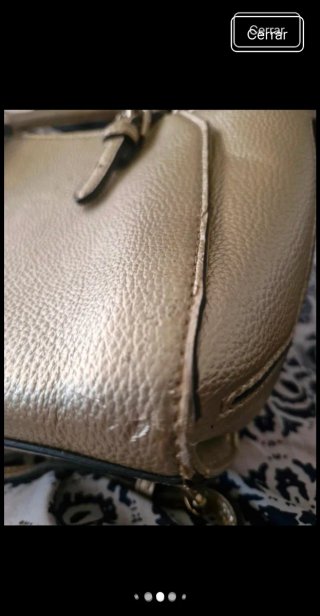 Bolso Guess Dorado