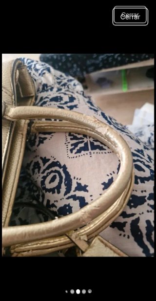 Bolso Guess Dorado