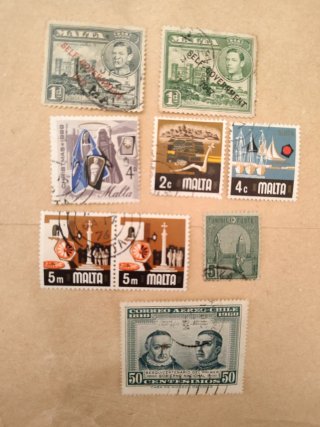 9 francobolli: 7 Malta, 1 Tunisia, 1 Cile