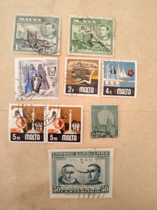 9 francobolli: 7 Malta, 1 Tunisia, 1 Cile