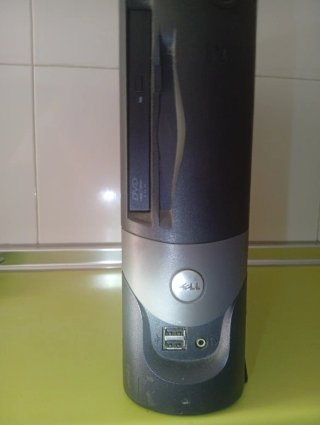 Ordenador Dell Negro y Monitor