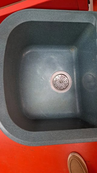 Fregadero de resina verde con escurridor