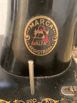 Máquina de coser ALFA vintage hierro