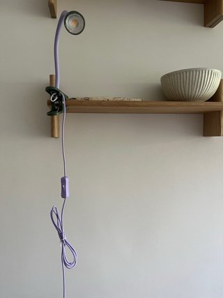 Lámpara LED IKEA NÄVLINGE Pinza Lila/Verde