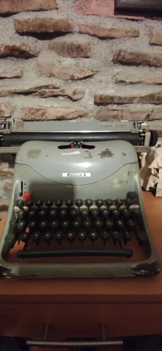Máquina de escribir Olivetti Lexicon 80