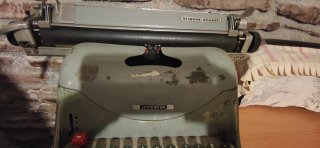 Máquina de escribir Olivetti Lexicon 80