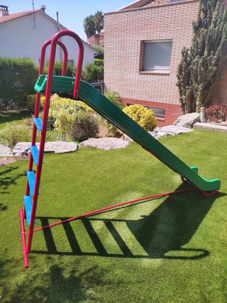 Tobogán infantil verde