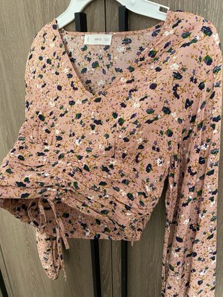 Crop top rosa floral Mango