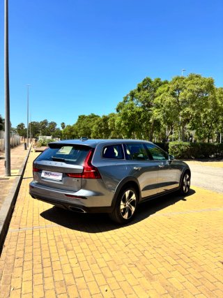 Volvo V60 Cross Country B4 2021
